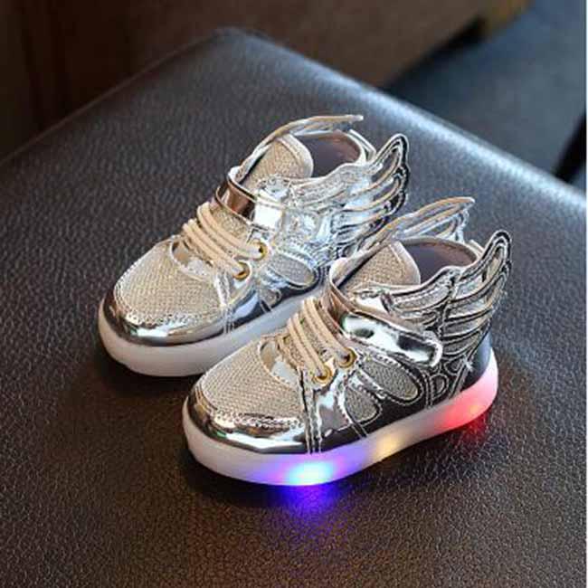 Детские ботиночки с крыльями