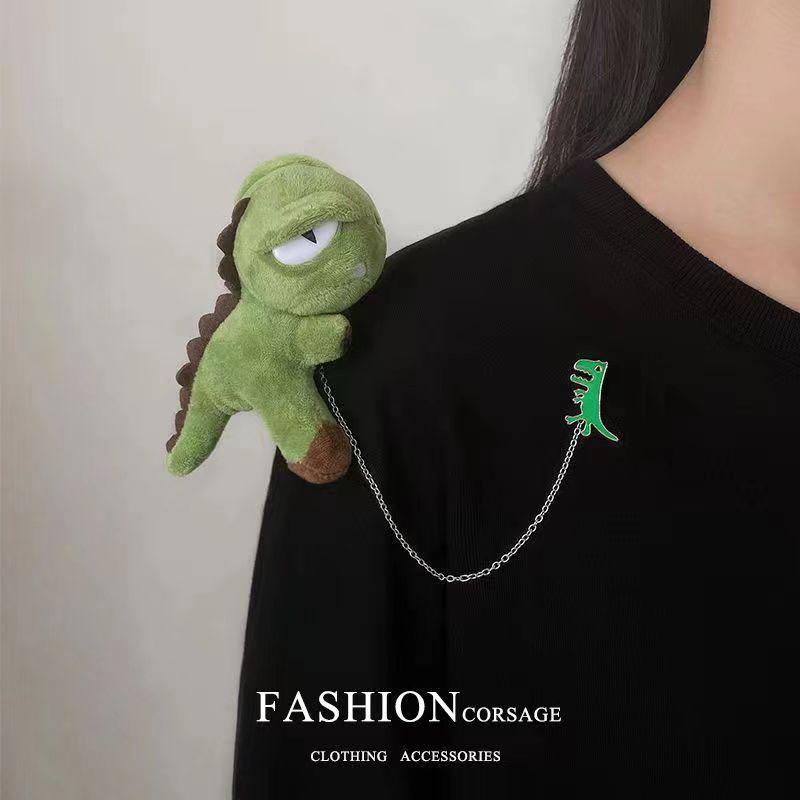 Cute Plush Dinosaur Brooch With Chain Cartoon Animal Brooch Pin Creative Clothing Accessory For Sweater Coat Backpack Gift Funny