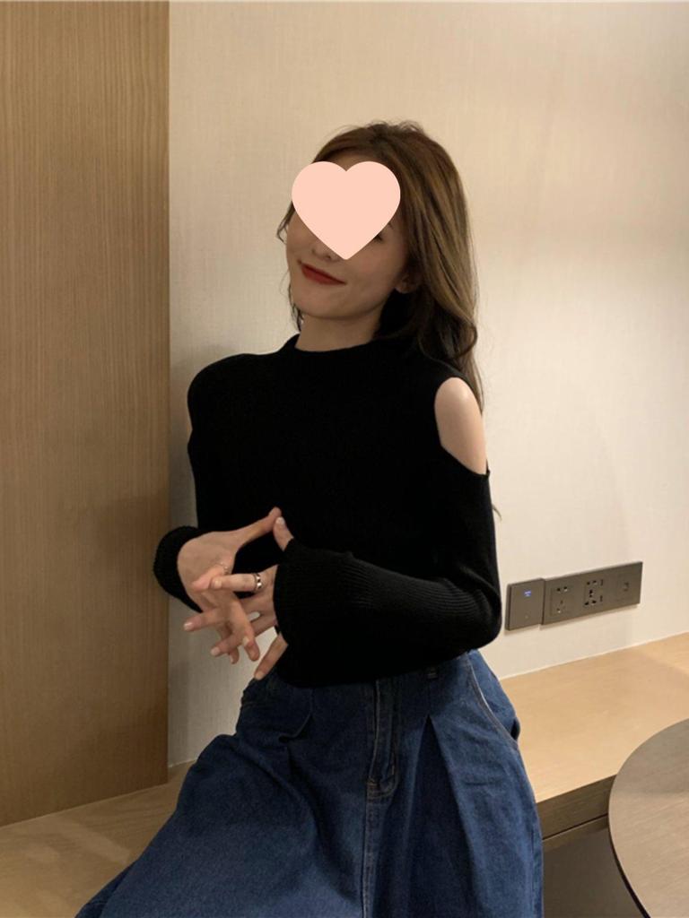 Korean Off-Shoulder Knit Long-Sleeve Sweater for Women - Spring 2025 Collection