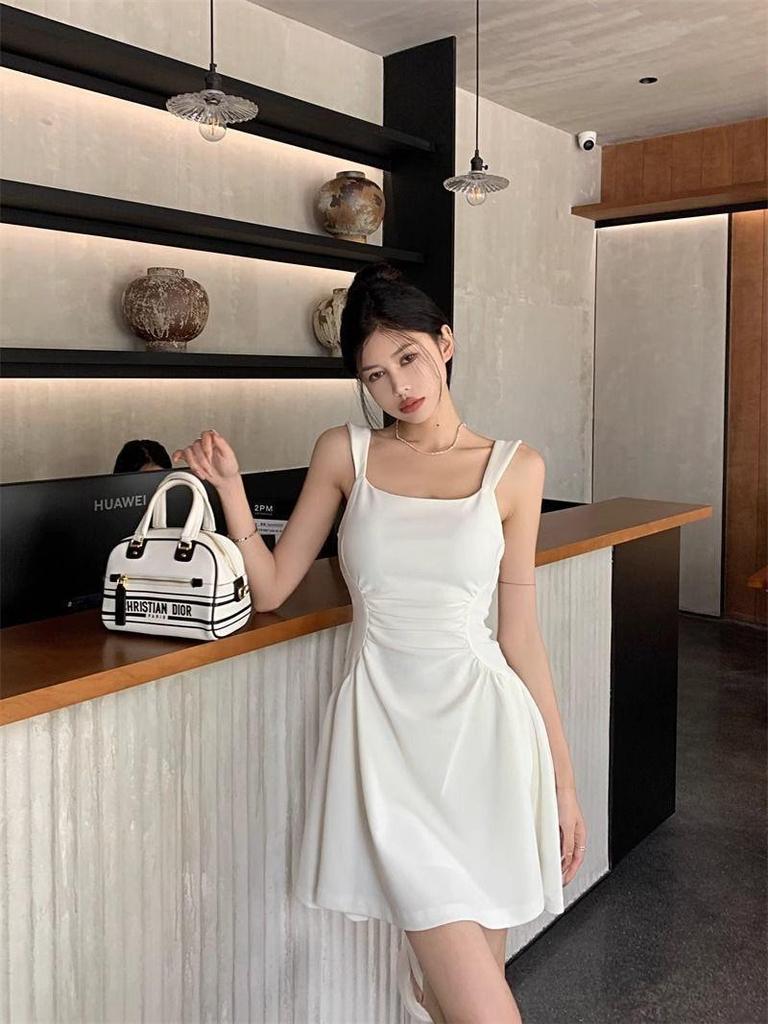 Шикарное черное платье с подтяжками в стиле Хепберн — коллекция Лето 2024