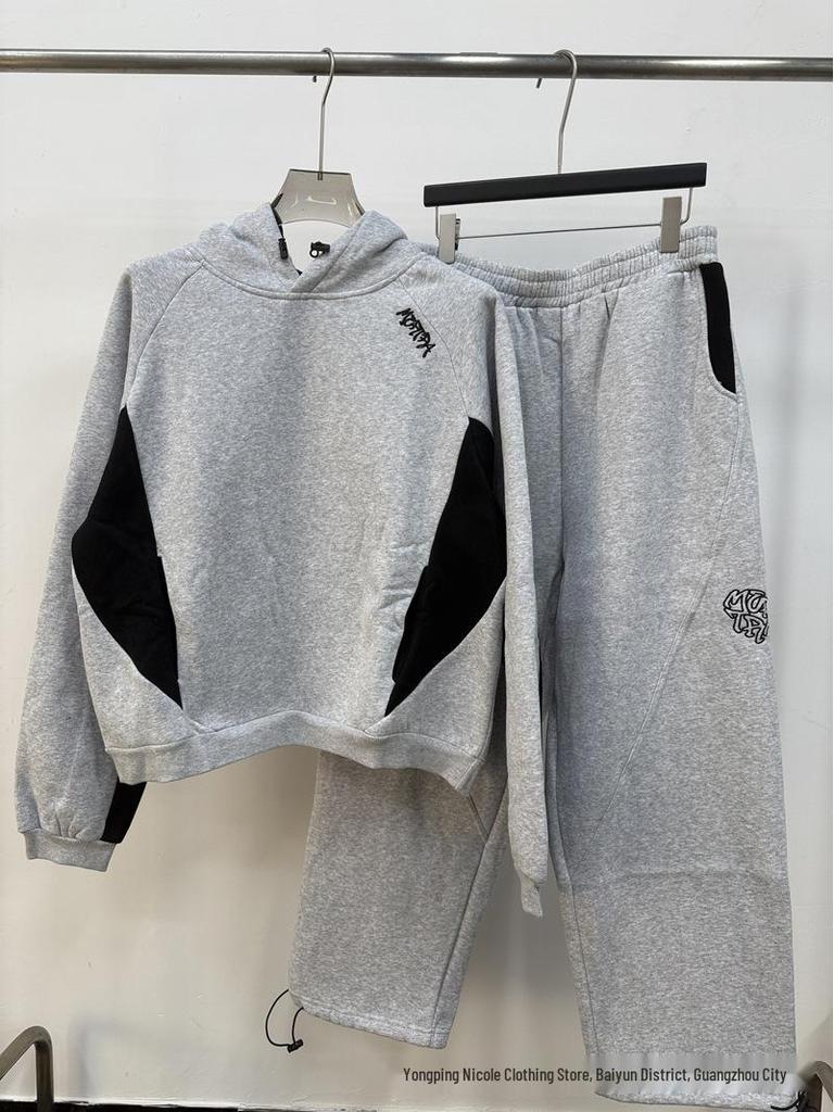 Спортивный костюм Mertra Color-Block: Комплект: Толстовка с капюшоном и свободные спортивные брюки