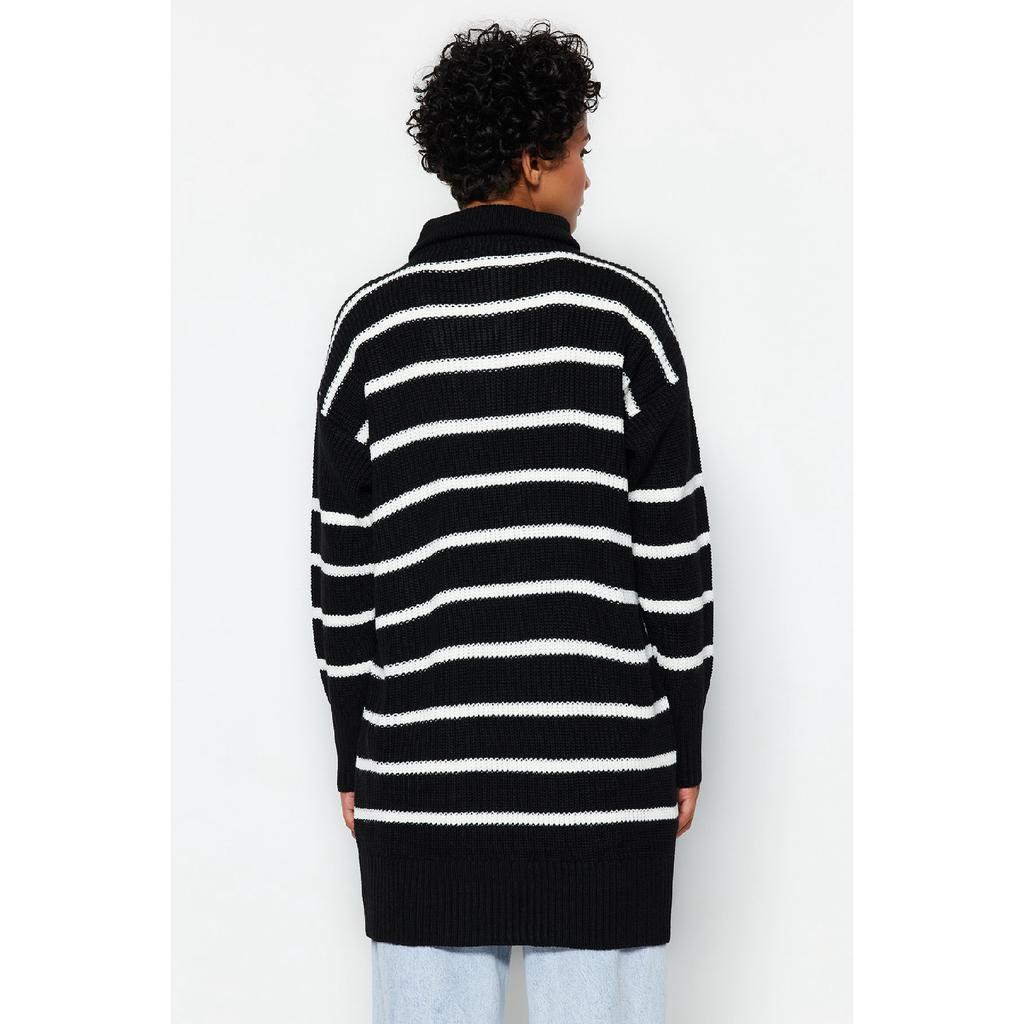 Темно-синий вязаный свитер с полосатым воротником и молнией Tctaw24ak00037