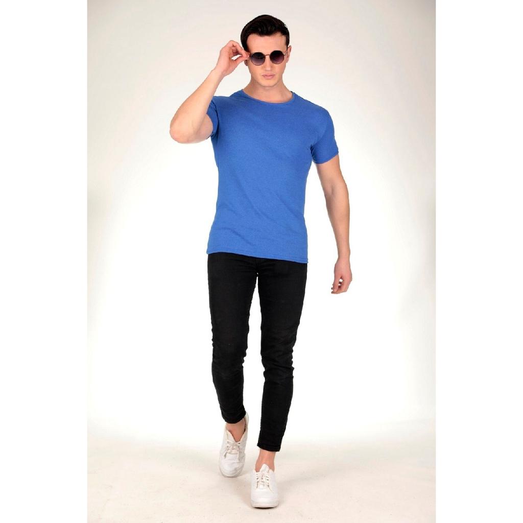 Мужская белая приталенная футболка с круглым вырезом