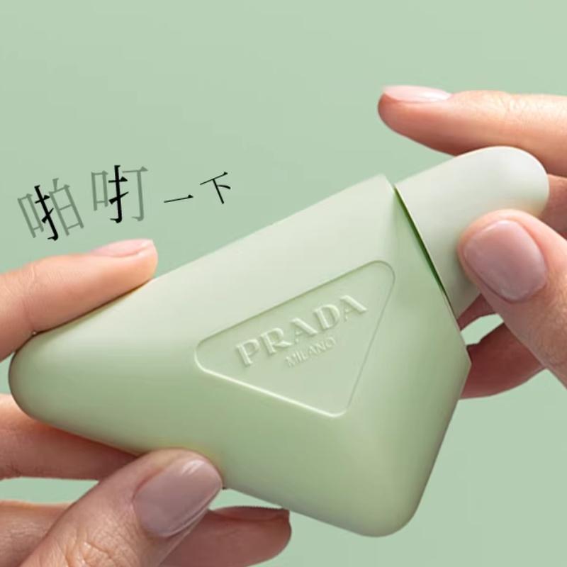 Prada Легкий и увлажняющий набор для ухода за телом, лимитированная серия к Новому 2026 году, увлажняющий эффект, набор из четырех предметов, набор из четырех предметов B