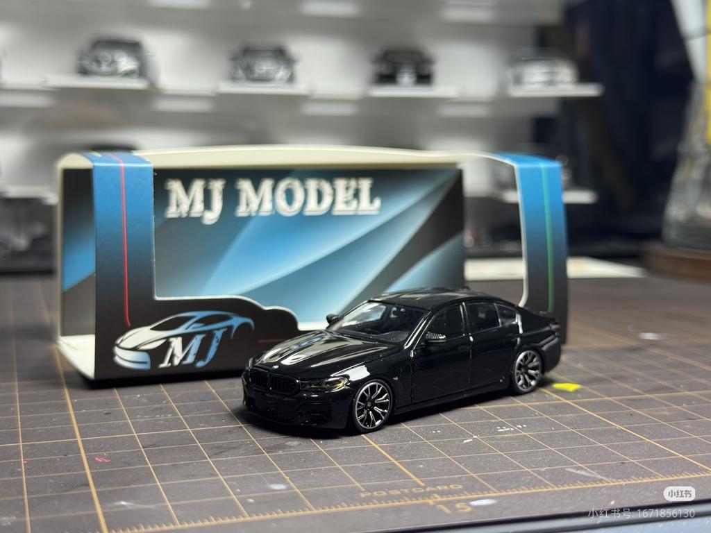 M5 F90 Четырехдверный Седан Версия MJ 1:Металлическая модель автомобиля в масштабе 1:64, коллекционная, черная