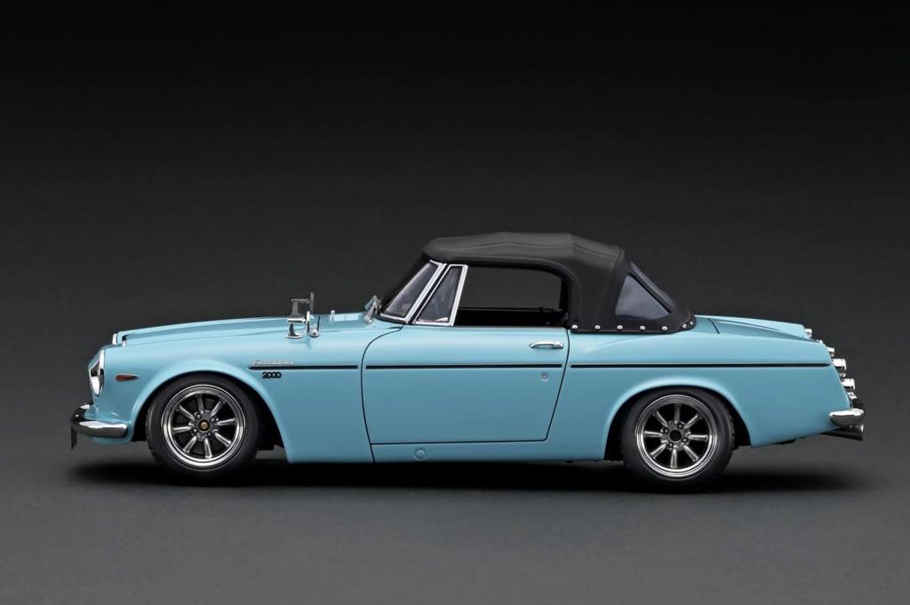 Модель зажигания Datsun Fairlady 2000 LightBlue готовый продукт 1/18 (SR311)
