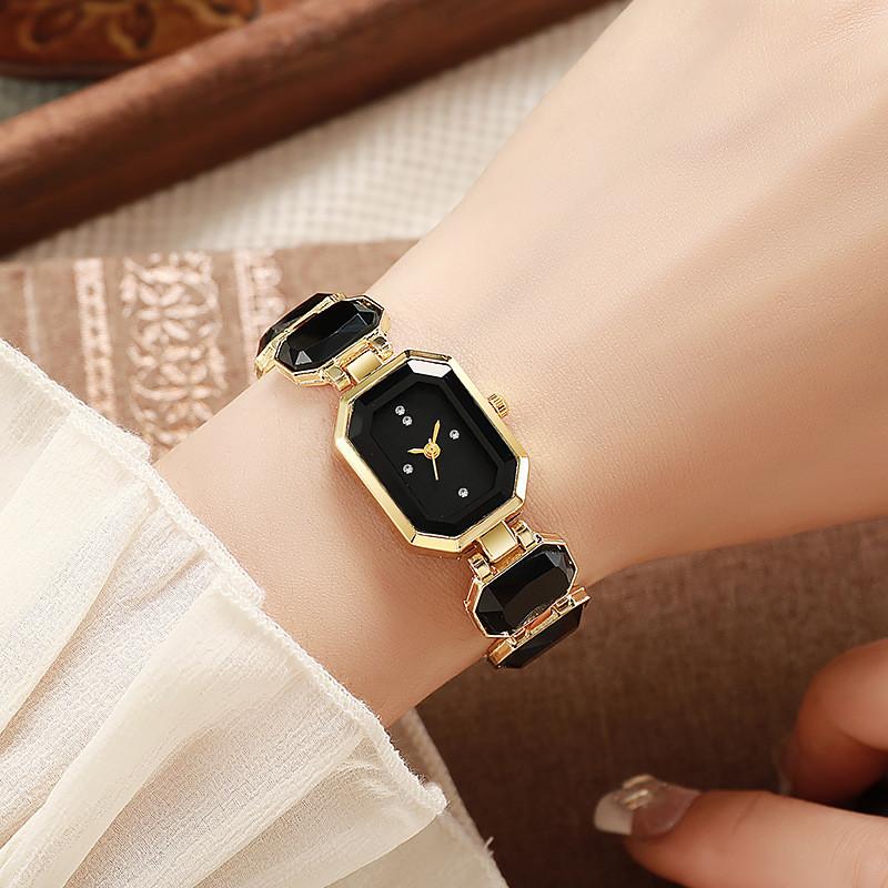 Summer Fashion Womens Quartz Watch With Stylish Alloy Case And Decorative Functionality