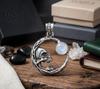 Кулон-череп в виде полумесяца из стерлингового серебра 925 пробы для мужчин и женщин, ведьминский бохо-стиль, с радужным лунным камнем