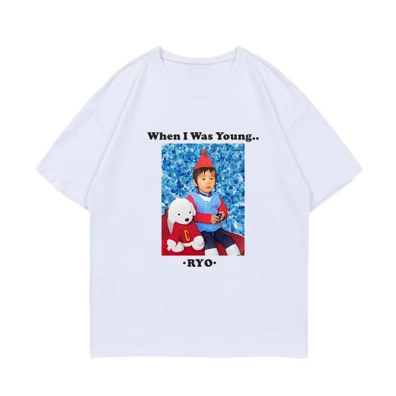 На концерте NCTWISH "WhenIWasYoung" У Шивэнь был одет в такую же футболку с круглым вырезом и короткими рукавами с принтом, как и Маэда Рику.