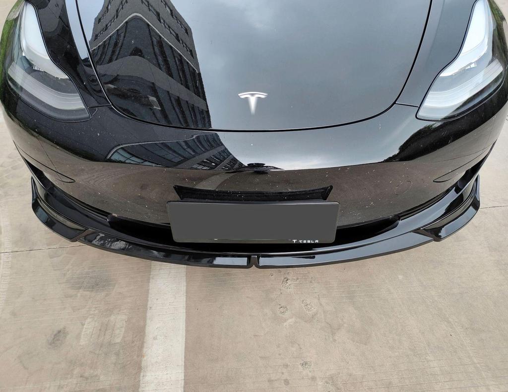 Совместимо с Tesla Model 3: Модифицированный передний сплиттер, задний спойлер, боковые юбки, спойлер на крышу и небольшой обвес для версии P