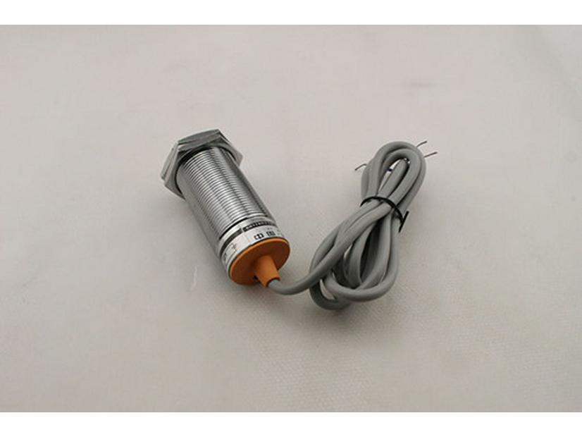 Предельный выключатель-датчик HG LH8-E16