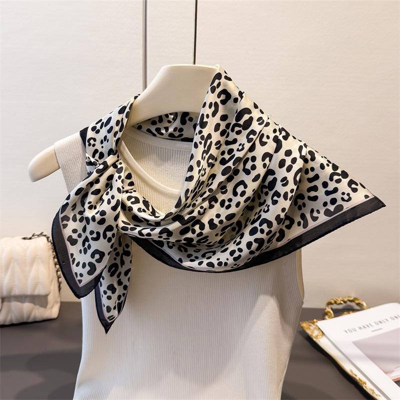 New Fashionable Bandanas Imitation Silk 70*70cm Temperament Square Scarves Women Spring/Summer Soft Satin Leopard Print Scarf