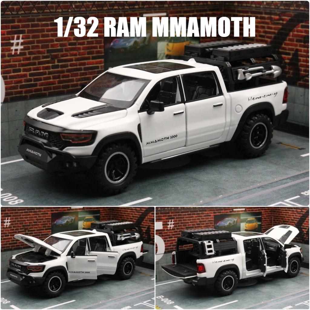 New 1:32 Full Scale Pickup Toy Car Miniature Die-cast Metal Off-road Vehicle High Quality Alloy Model Pull Back Sound Light Collection Gift Boy Toy