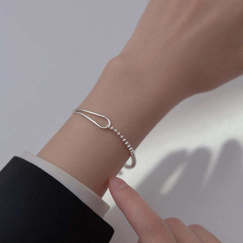 Серебряный браслет из чистого серебра S925, корейская версия, новый нишевый женский браслет с геометрическими бусинами, асимметричный браслет на локте