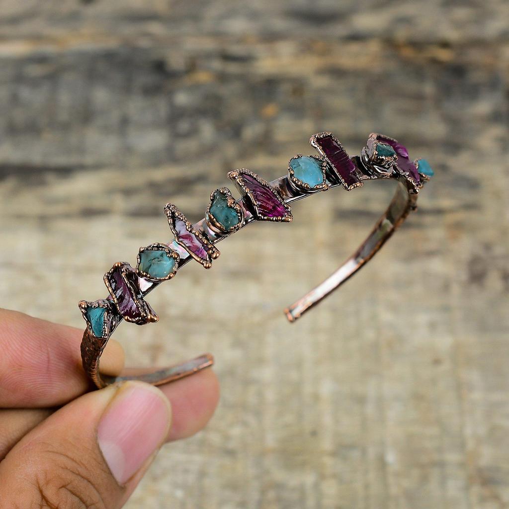 Грубый браслет с аквамарином, медный браслет-манжета из электроформованной меди, браслет-манжета с розовым турмалином, браслет из драгоценных камней, регулируемый браслет, ювелирные изделия ручной работы, гальванопластика