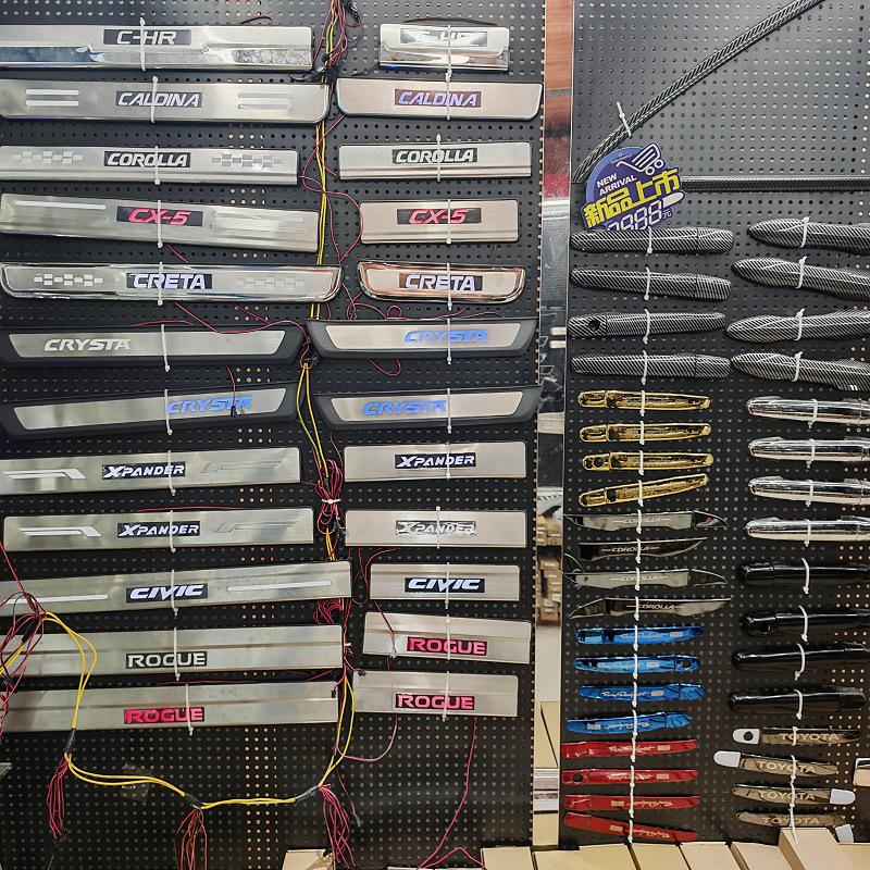 Светодиодная накладка на порог из нержавеющей стали для Toyota Ipsum 2003.