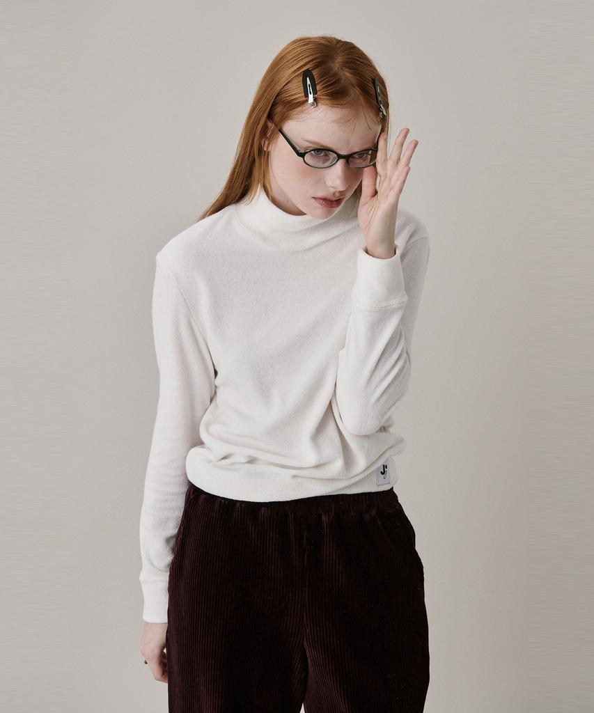 JUNEJUNE SPACE New Logo Basic Turtleneck T-Shirt_White