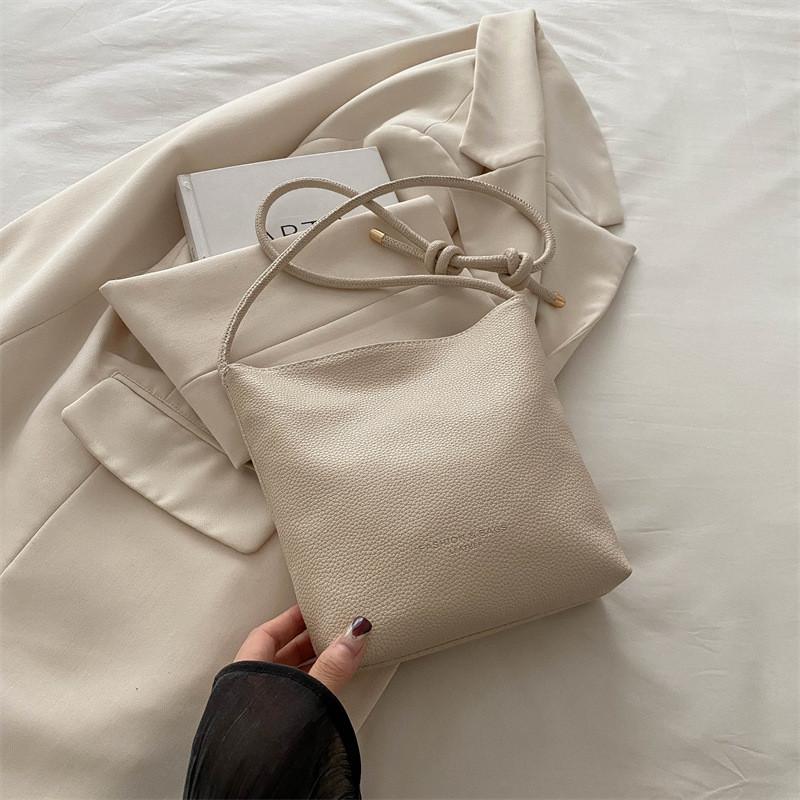 Chic Retro Fashionable Simple Daily Wear Shoulder Bucket Bag With Unique Features