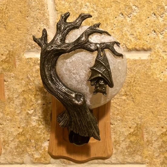 Halloween Inverted Bat Night Light Gothic Moon Tree Hanging Bat Plug-in Light Statue Holiday Party Bedroom Wall Outlet Bat Decorative Lamp