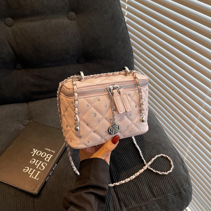 Korean Version of Fashionable Xiaoxiangfeng Diamond Chain Bag Women's Bag 2025 New Simple Small Square Bag Versatile Messenger Box Bag