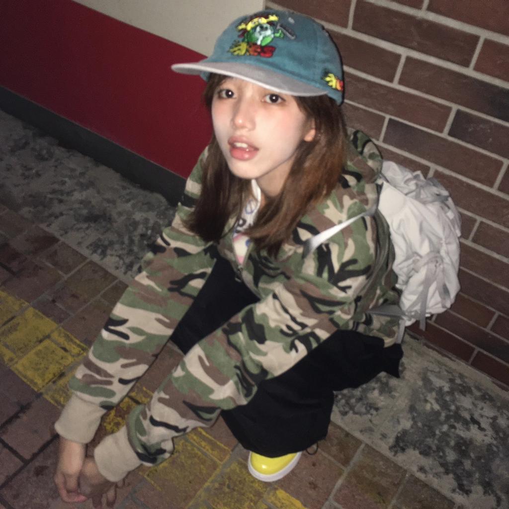 2KWEIRD Y2k Укороченная куртка Винтажная Харадзюку Короткое пальто 2000-е Корейская мода Камуфляжная Толстовка на молнии с капюшоном Гранж