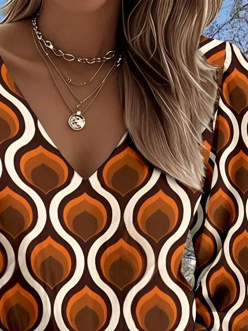 The new women's blouse features a printed V-neck long-sleeve design. It adopts Bohemian-style fringed sleeves and is perfect for spring.