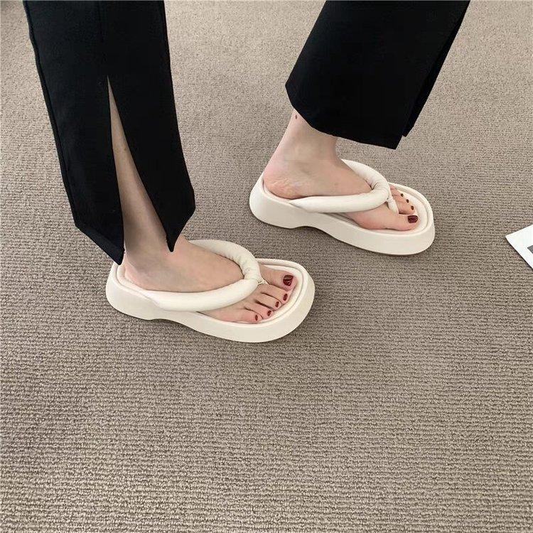 Cool slippers women's summer outer wear thick-soled flip-flops 2025 new summer beach seaside toe bread bubble slippers