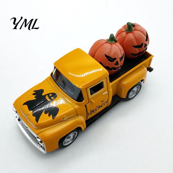 Autumn Farmhouse Home Decoration Halloween Pick-up Truck Alloy Figurine, Holding Pumpkin Vintage Car Statue, Party Supplies Miniature Vehicle Ornament