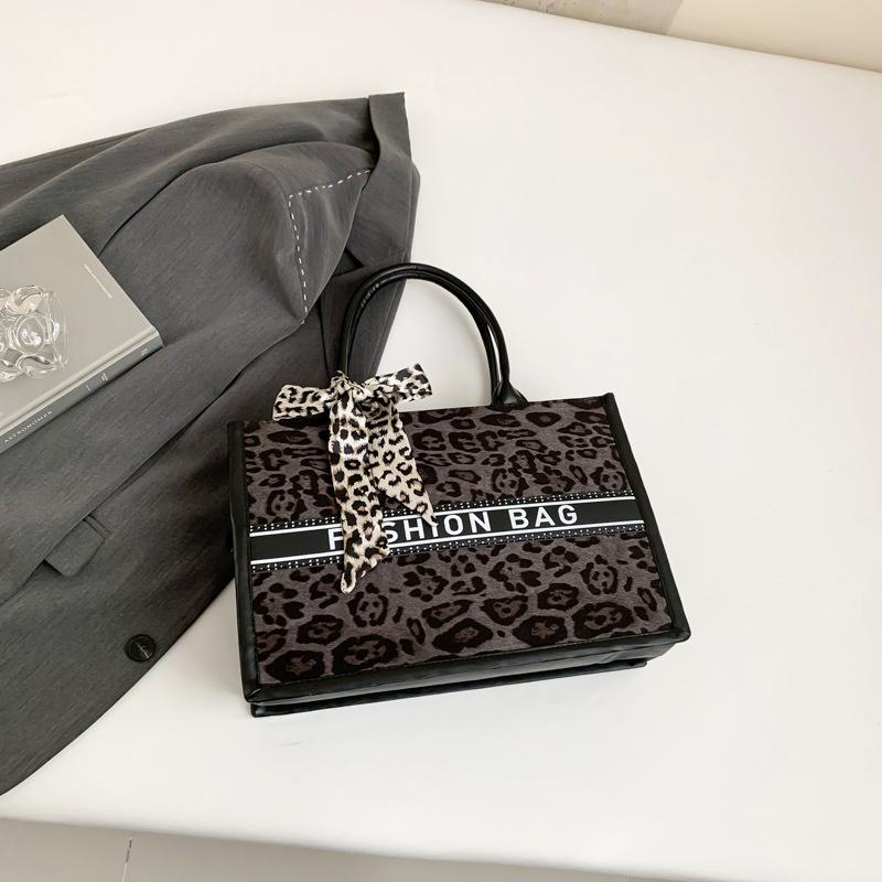 Модная женская сумка 2025 новая популярная портативная сумка-тоут большая сумка большой вместимости сумка для покупок в иностранном стиле женская сумка