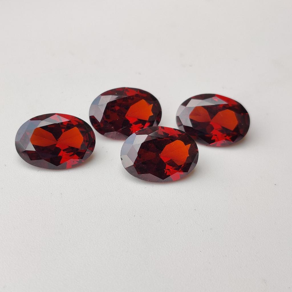 Партия россыпью цирконов, Натуральный циркон овальной огранки размером 14x10 мм, Целебная партия цирконов красного цвета.