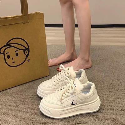 Мода 2025 Весна Новая Корейская Версия Студенческие Белые Кроссовки Толстая Подошва Увеличивающие Рост Спортивные Кеды Модная Повседневная Обувь
