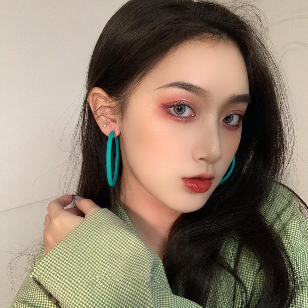 2024 Модные корейские яркие серьги-кольца в форме цветных кругов для женщин – смелый, современный стиль