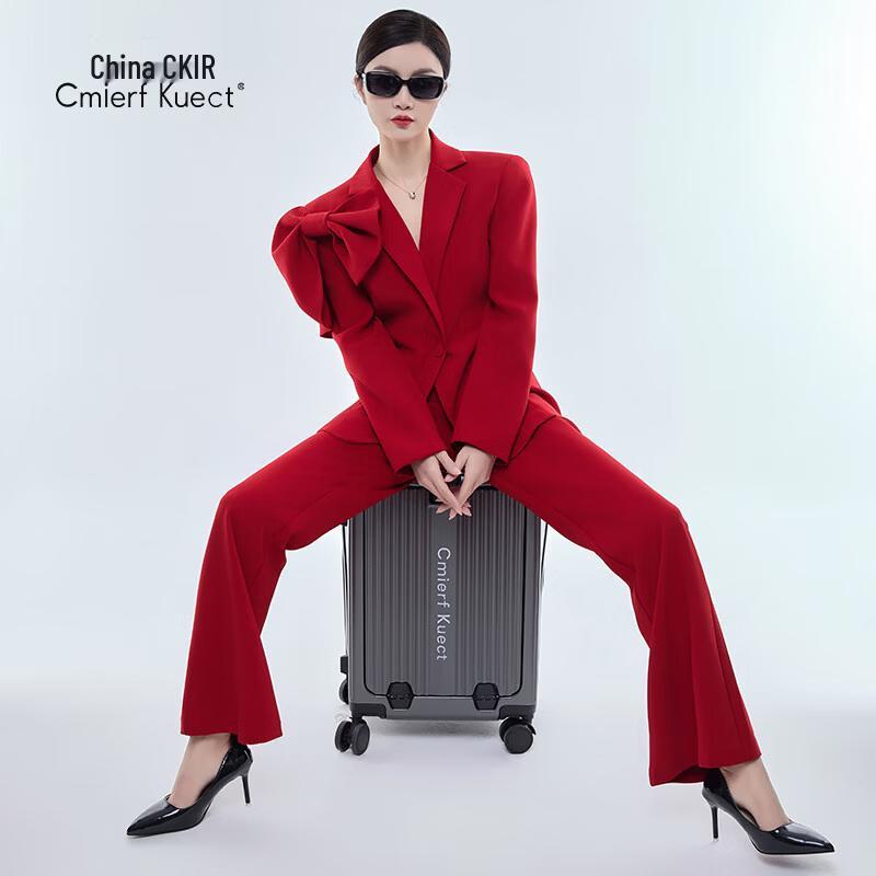 Чемодан-спиннер Cmierf Kuect с жестким корпусом