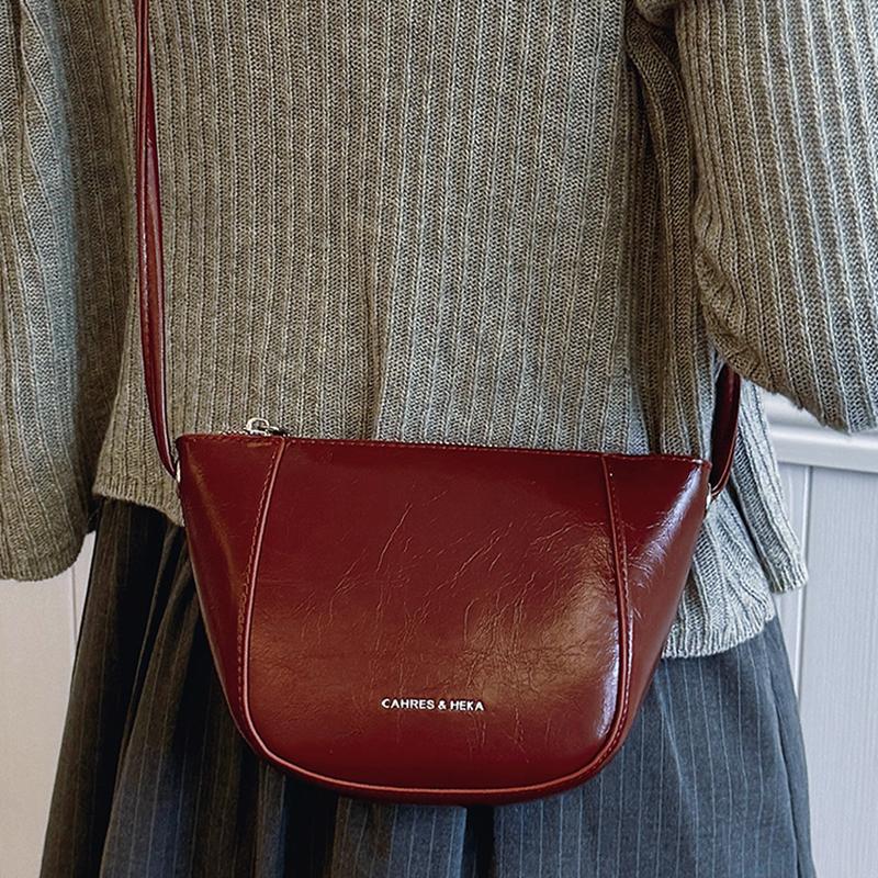 Модная сумка через плечо с буквенным принтом для женщин, новые универсальные сумки на одно плечо для поездок на работу, простые красные сумки-ведра из искусственной кожи