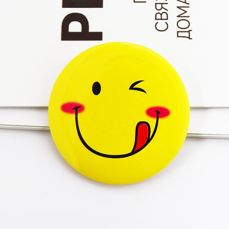 Многоцветный значок с улыбающимся лицом: Брошь-булавка для персонала отеля и детей