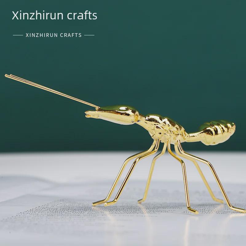 Golden Ant Ornaments: Elegant Desktop Home Decor, Retro Metal Crafts, Perfect Small Furnishings