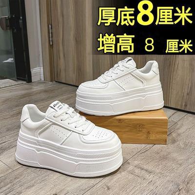 Маленькие белые туфли женские 2025 осень новая внутренняя высота увеличение толстая базовая обувь спорт и отдых маленькие популярные туфли на платформе-маффин