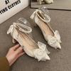 Fashion Pearl Belt Pointed Thick Heel High Heel Wedding Sandals Bow Toe Button Middle Heel Party Sandals Zapatillas Mujer 2024