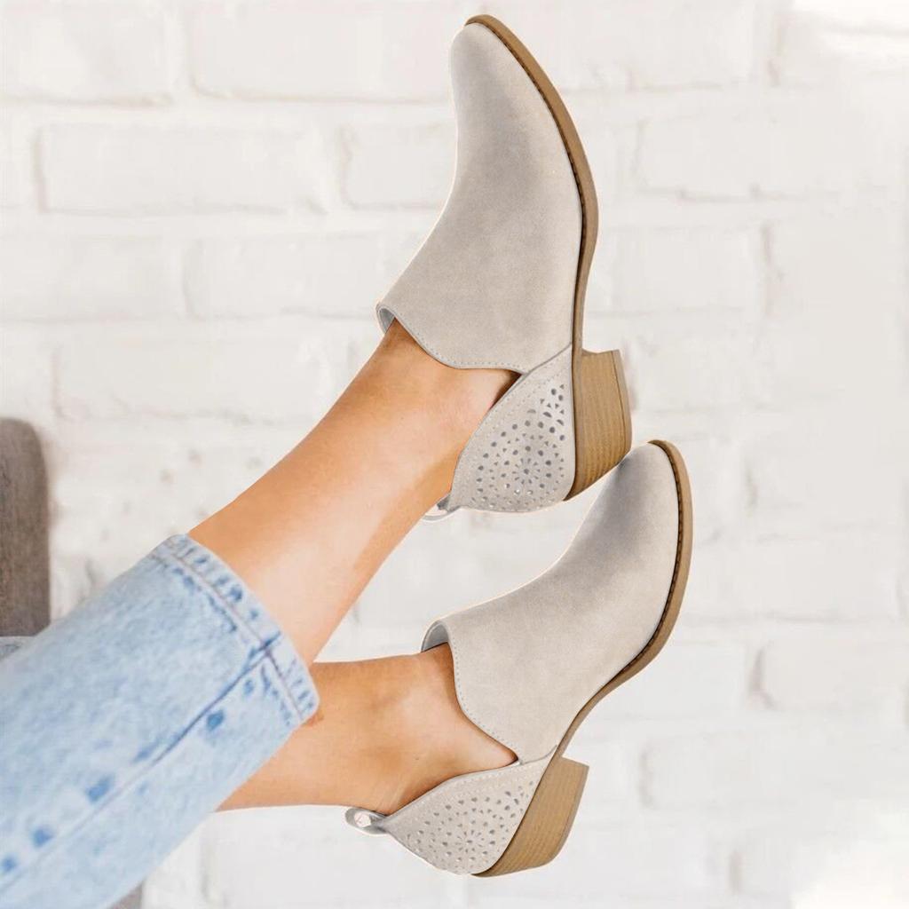 Женская обувь Полые однотонные короткие сапоги на среднем каблуке с острым носком