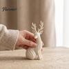 Мягкие тона Домашние акценты 3D-печатная фигурка оленя для рождественского декора, Элегантная сидящая статуэтка лося с текстурой тонкой готической отделки