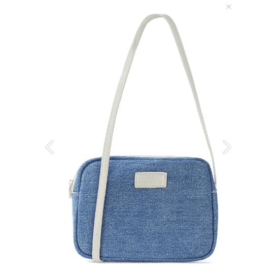 Женская оригинальная мини-городская сумка через плечо на молнии с регулируемым ремешком, модель, рука и сумка через плечо