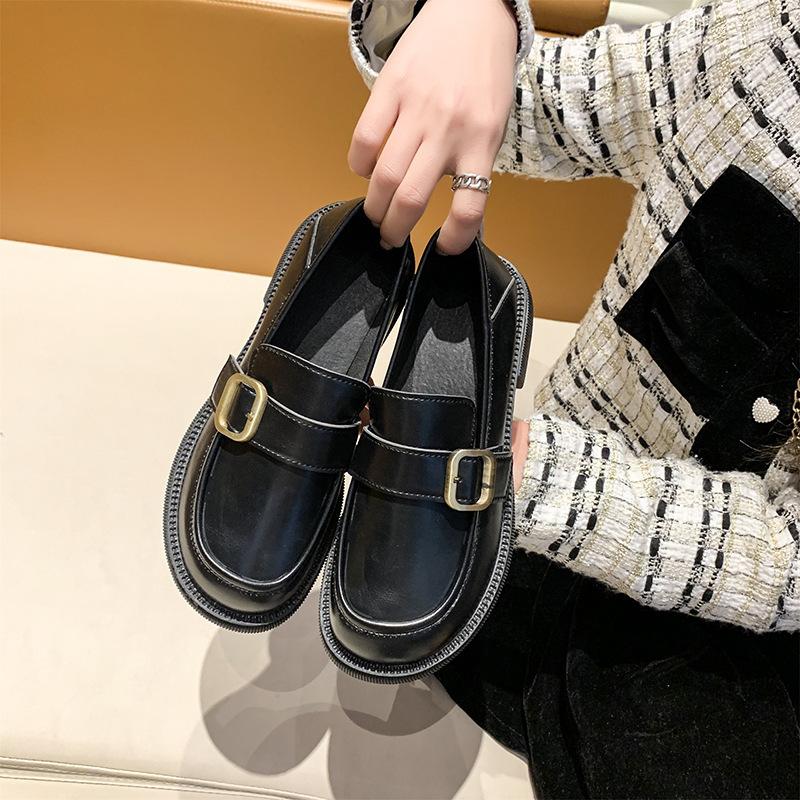 Лоферы весна 2025 новые модные универсальные туфли на мягкой подошве с одной педалью черные ретро британские туфли маленькие кожаные туфли