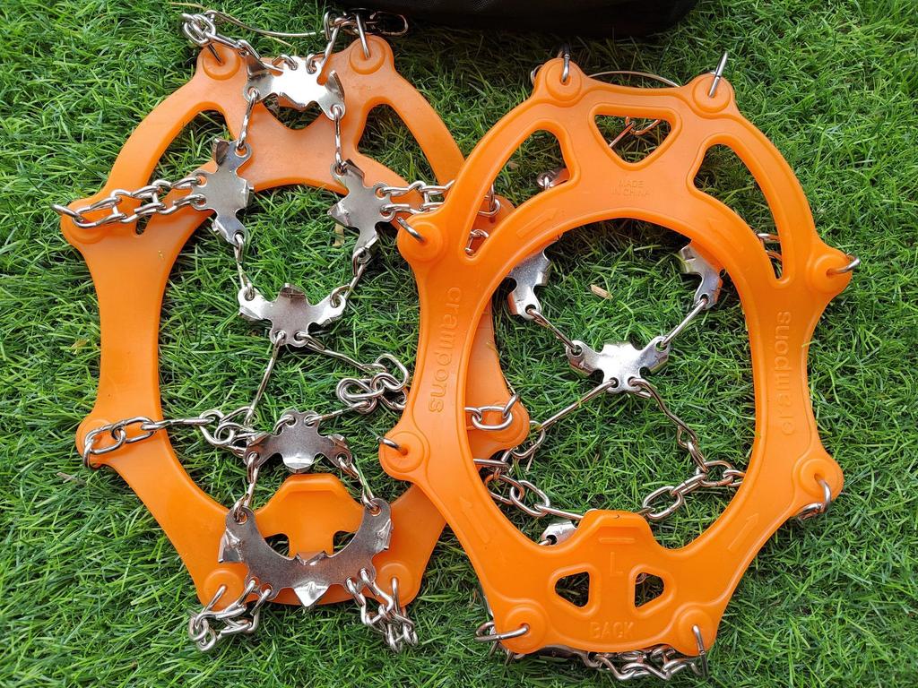 Crawlers, Anti-slip Shoe Covers, Outdoor 11-tooth Stainless Steel Snow Cleats, Professional Equipment for Men and Women, Hiking