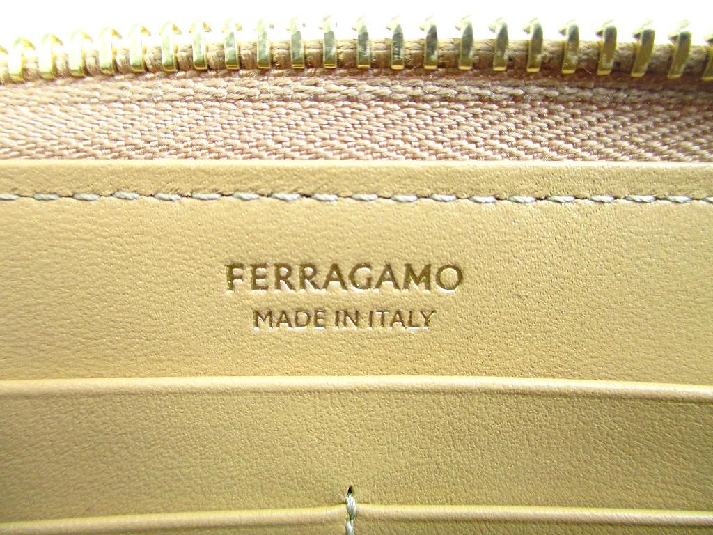 Оригинальный кошелек Salvatore Ferragamo Gancini из светло-бежевой кожи с круглым замком #b134 Открытая коробка