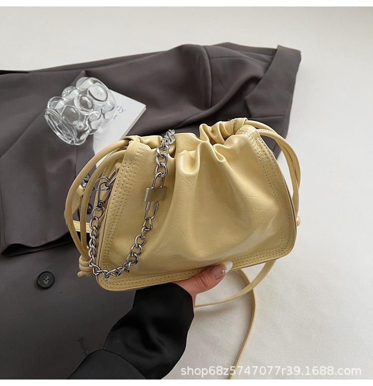 Korean Version Ins Chain Small Bag Women's 2025 New Foreign Style Pleated Hand Bucket Bag Commuter Shoulder Messenger Bag