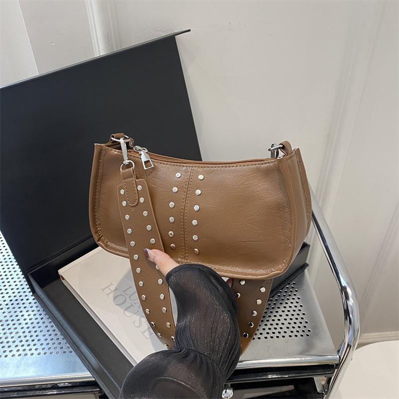 High End Fashionable Shoulder Bag for Women In Autumn New Retro Oil Leather Casual Crossbody Bag Fashionable Rivets for Women