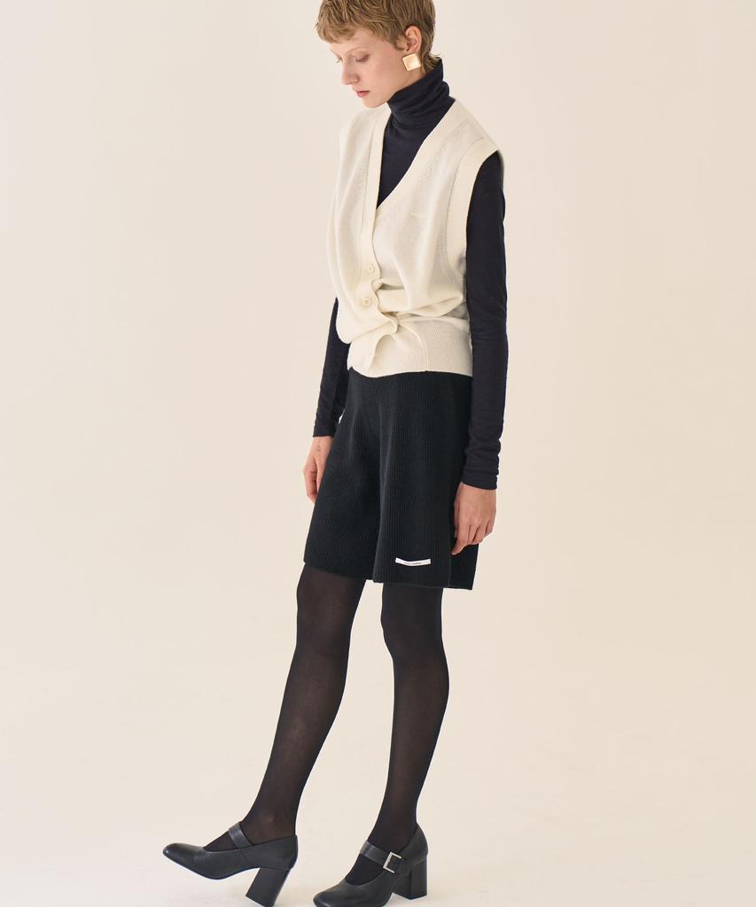 GRIDAJ Minimal Merino Wool Bermuda Knit Pants _ Black