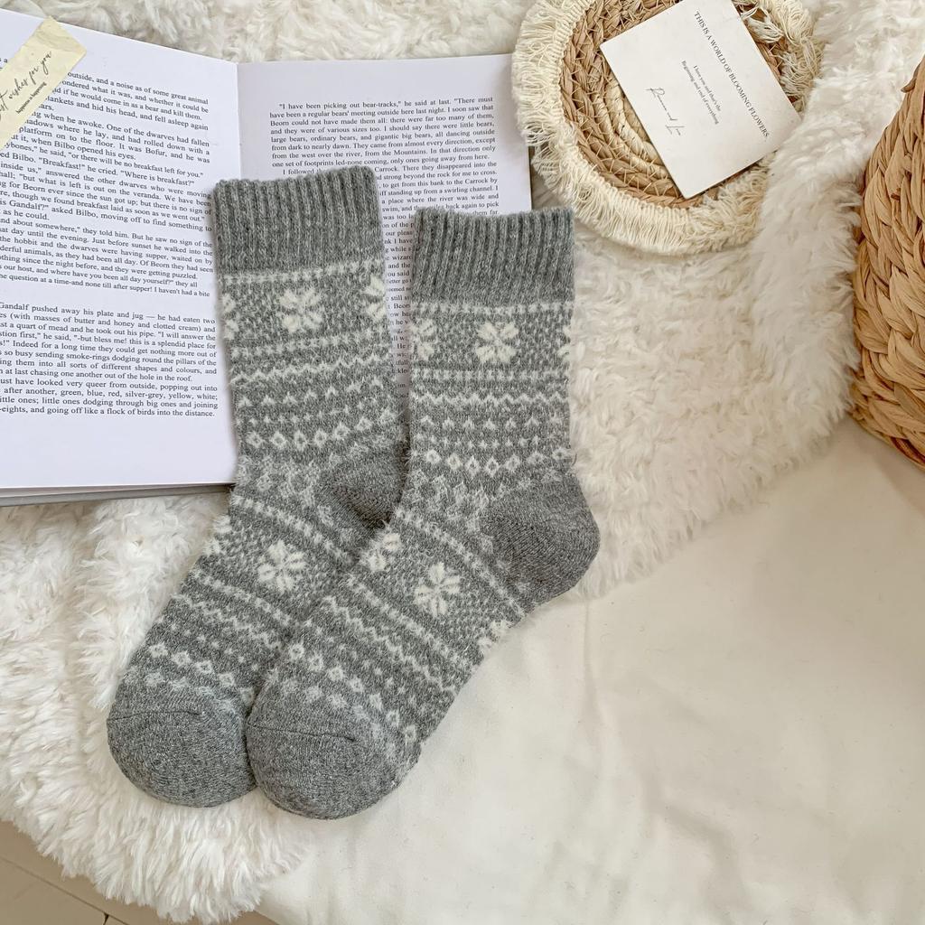 Winter Fashion Special Ethnic Style Thick Woolen Socks Retro Thickened Warm Rabbit Wool Socks for Women Polka Dot Ethnic Style Cashmere Socks