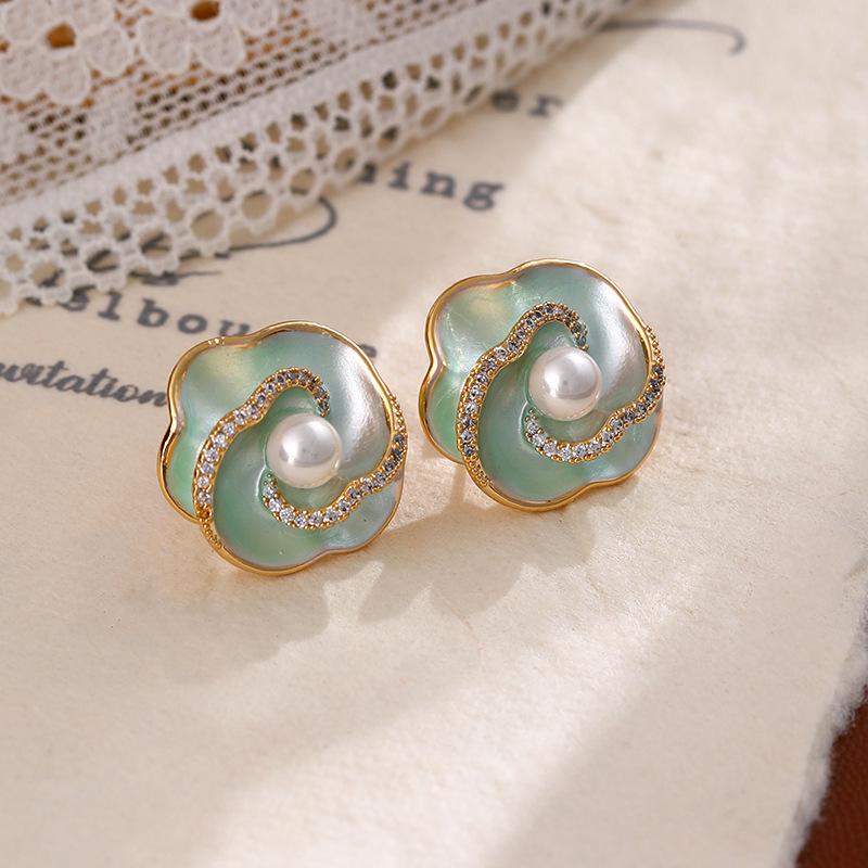 Французские ретро серьги-камелии с жемчугом и лепестками из циркония - Дизайн легкой роскоши с серебряной иглой