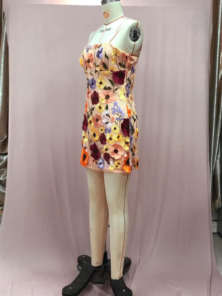 Весна 2025 Элегантное платье с 3D-цветочной вышивкой и подтяжками